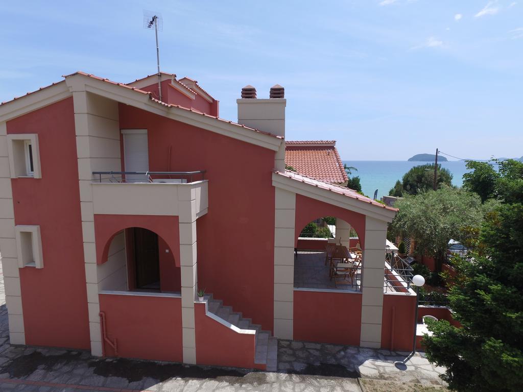 Villaroza Palaiontsiflikion Luaran gambar